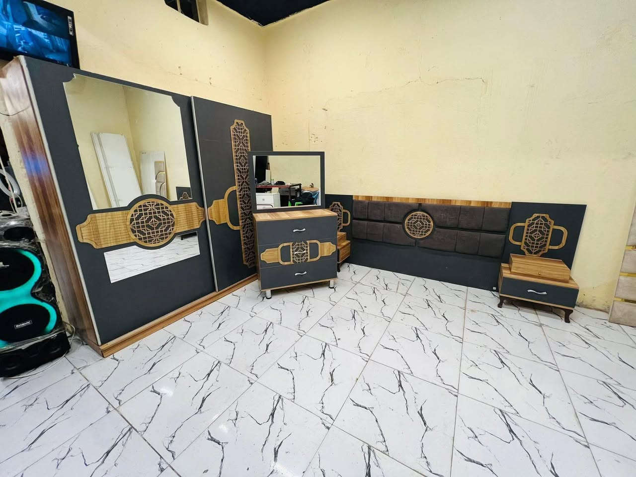 غرفة نوم مستعملة🇹🇷
نضافة80 ٪💯
عدد القطع / 5
نضام / أسلايت 💢 
400🔒
شد ونقل داخل بغداد مجاني🚛

هدية 🎁 طابورية


**إذا كنت صاحب هذا الإعلان وتريد حذفه لأي سبب، رجاءا أرسل رسالة إلى الدعم الفني**