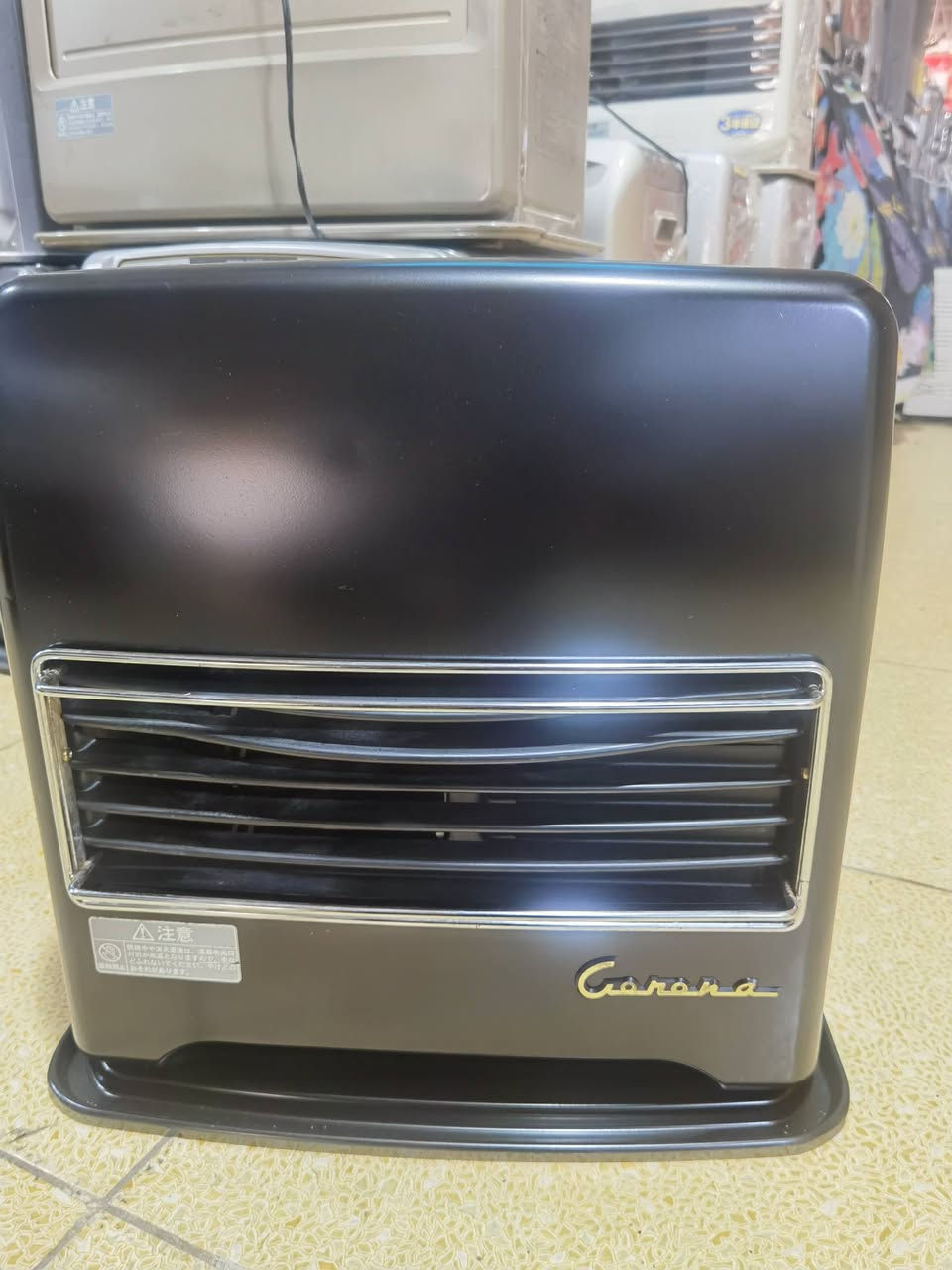 جؤر كرؤنا 
موديل ٢٠٠٦
نرخ ٢٥٠هه زار
***********
