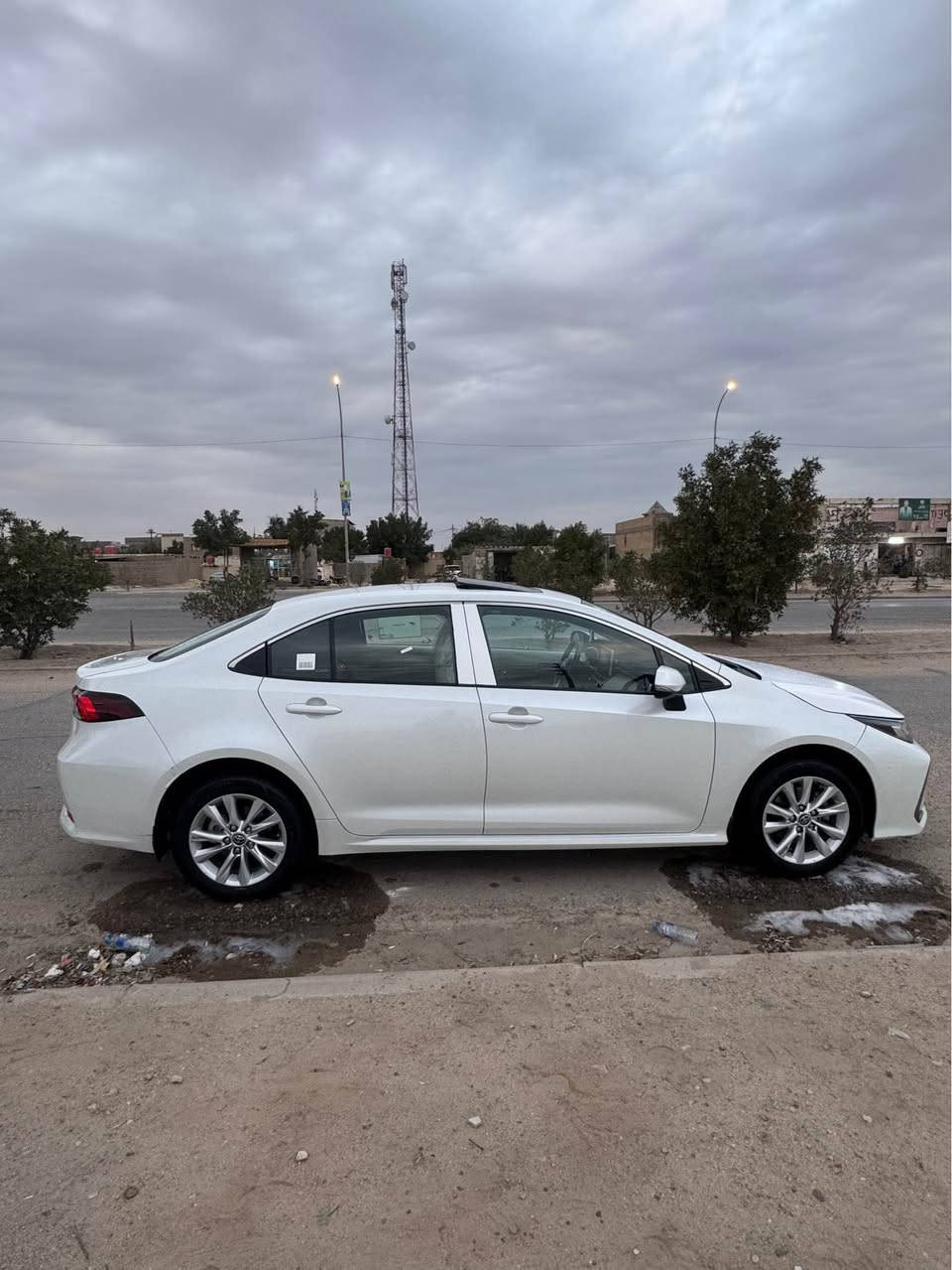 السلام عليكم لبيع كورله 2023 خليجي فقط بانزين فول مواصفات فتحه بصمه تبريد قطعتين شاشه كأمره حساس أمام خلفي مرايات شفط رقم جديد وسنويه جديد تريد تحويل وكاله سياره فول لأخير كفاله عامه ما عده بارد بسيط بل صندوق فقط وباقي كفاله كير مكينه حداده كله جديد تخم تاير كله جاهز …… مكاني بصره لسعر 180 وبيه مجال بصيط 
*********** البصرة, العراق
