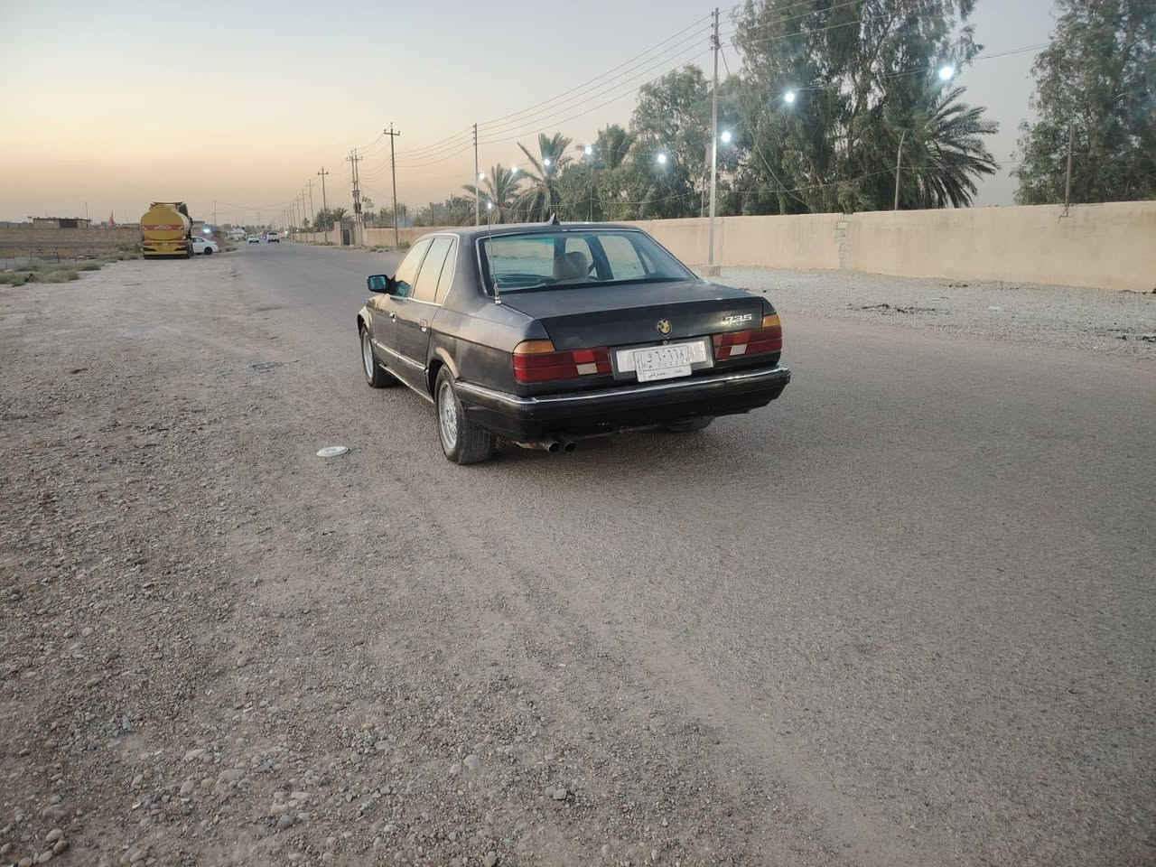للبيع بيئم حجم 735مفتوح موديل90 بغداد مشروع وطني سنوية لغاية 28سعر 40$رقم موبايل ‏‪***********‬‏كير اوتوماتيك محرك وكير مكفولات دواخل نضيفة كهربائيات كله شغالة ويل خلية تخم تايرات جدد سيارة  لاضربة ولاتبديل ولاخياس حدادية امامي خلفي جديد مكاني بغداد
