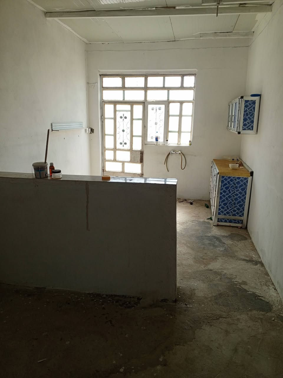 السلام عليكم
دار للبيع
نوع العقار ٢٣٠
مساحه ١٠٥ بناء ١٠٠ مربع
يتكون من حديقه طرمه كاشي
ستقبال +صاله صغيره +صاله كبيره
+مطبخ +غرفه منام+منور +حمام تواليت مختلط صب +السق سندويج ضاغط +الارضيه صب بل كامل من عده طرمه كاشي الدار داخل بلديه +طابو صادر وارد اكتبك عليه باي مكان موقعه كاطون رازي خلف المشروع قرب جامع سيد طارق النعيمي تبليط يبعد عن البيت ٨امتار كلشي قريب عليه مدرسه جامع اسواق البيت كامل وطنيه مولد انره نت سعر كل هاذه البيت ٢٦ مليون بي مجال بسيط الي حاب يتفضل على هاذه رقم او ماسنجر ***********
