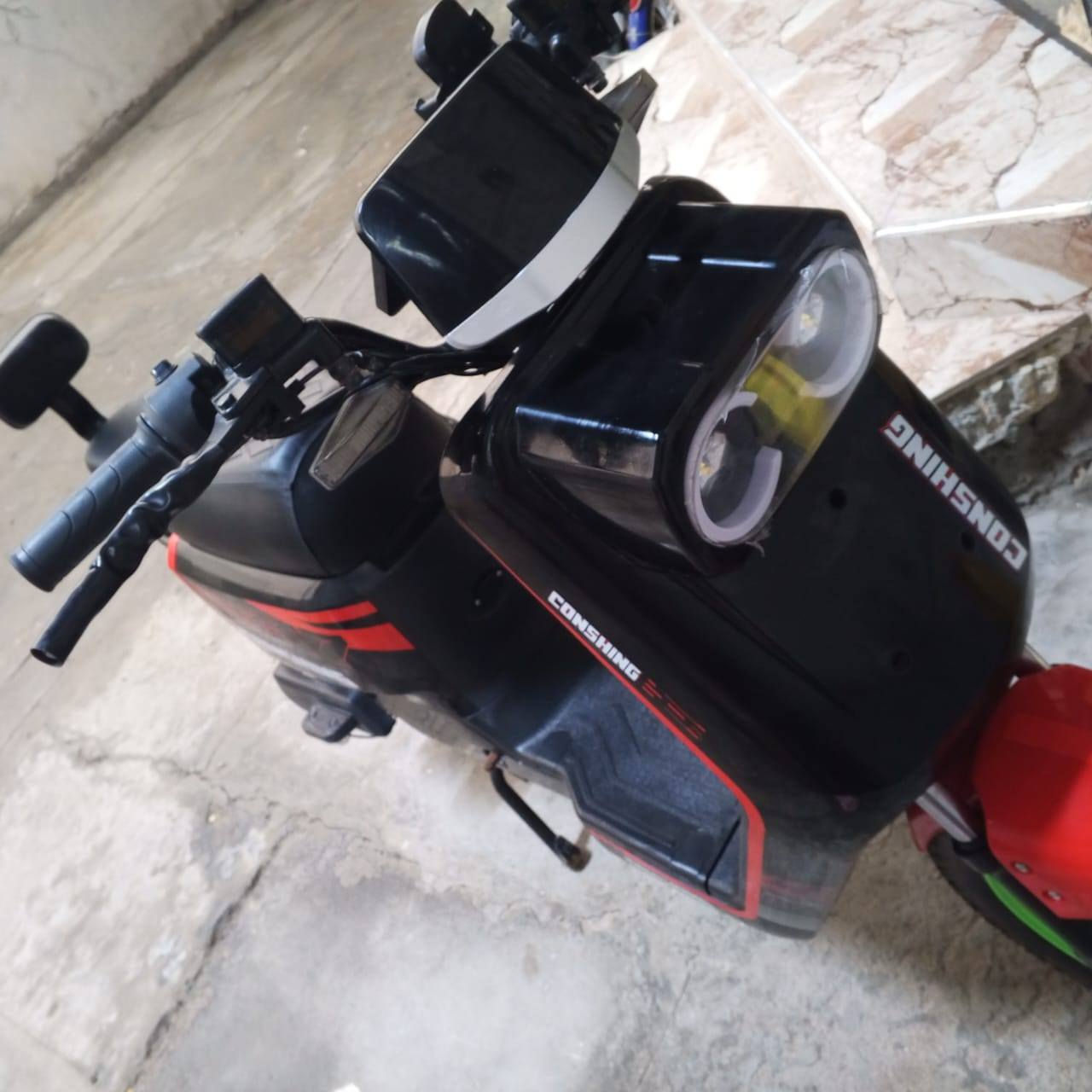 دراجة شحن نضيفة و حلوة تجي 6 بطاريات بهدهي بنضافته صارلي 3 اشهر من أخذته و النضافة كدام عينك السعر 600 و بيه مجال ***********
