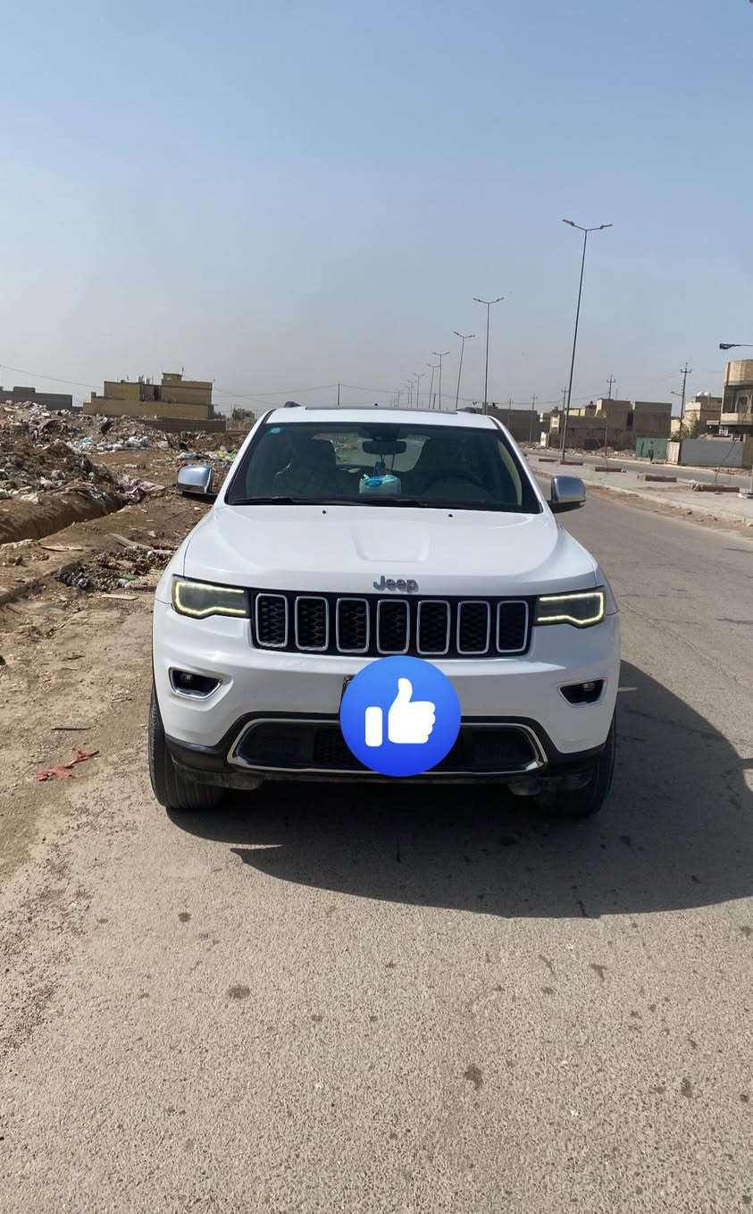 الاتصال موبايل ***********
🚙 جيب جراند شيروكي 2017 – Limited فل مواصفات
* وارد أمريكي كلين
صبغ بابين وربع چاملغ خلفي
* فئة: Limited فل كامل ماعدا الفورويل 
* مكينة: 6 سلندر (3.6 V6)
* قير: أوتوماتيك 8 سرعات
*⸻
🌟 المواصفات
* 🪟 فتحة سقف بانوراما
* 🔘 تشغيل بصمة (Start/Stop)
* 🛋️ جلد كامل + مقاعد حار/بارد
* 🎛️ تحكم ستيرن (دركسون كامل التحكم)
* ⚙️ شفتات تبديل سرعات من الدركسون
* 📺 شاشة + نظام Uconnect
* 📡 رادارات خلفية
* 🎥 كاميرا خلفية + حساسات
* ❄️ تكييف قوي 
* 🔑 دخول وتشغيل ذكي بدون مفتاح
