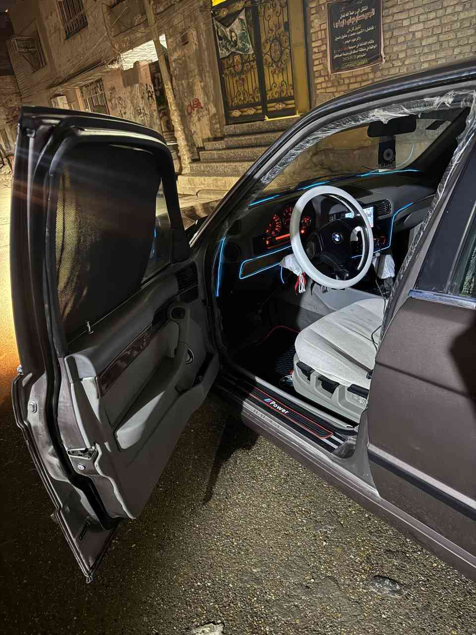 ‏BMW 530 i
المديل ١٩٨٩ بدون حادث بدون كصه بدون عيب شرعي 
كت كامل M 
ويل M
تخم تاير جديد
غرفه جديده كشنات قماش 
تدفئه بلكشنات
مكينه جديده مسكر دبل فانوس المرغوبه 
كير تبترونك نمره طويله ٣ وضعيات قياده
شاشه كامره 
السياره مناقصها شي تعمير جديد بلادي 
تحويل ثاني يوم 
المكان السياره الناصريه شارع بغداد 
للتواصل / ***********
