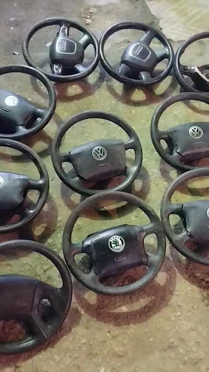 بسم الله تبارك الله 
800ج طارة كامله سكودا 4 بور باسات 5 جولف 4 
1000ج اودي4 و3 جولف7
400ج طارة فاضية سكودا5 و جيتا 
400ج كبسولة 
اللبيني هرم عند اولاد رجب مخزن خلف برج الضاحي 
010020145554 ايمن هاشم


**إذا كنت صاحب هذا الإعلان وتريد حذفه لأي سبب، رجاءا أرسل رسالة إلى الدعم الفني**