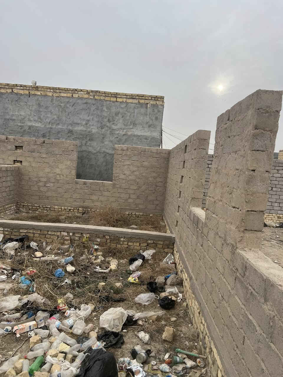 السلام عليكم 
قطعة زراعي الصوب الكبير حي جسوم ٣٦٠متر
مشيد عليهة غرفتين وصالة وستقبال واصل للشبابيك
والباقي فارغة مساحة جبيرة واصلهة كل الخدمات ماي ورصيف مقرنص باقي بس التبليط ان شاءالله سعرهة مناسب ١٥ وبيهة مجال


**إذا كنت صاحب هذا الإعلان وتريد حذفه لأي سبب، رجاءا أرسل رسالة إلى الدعم الفني**