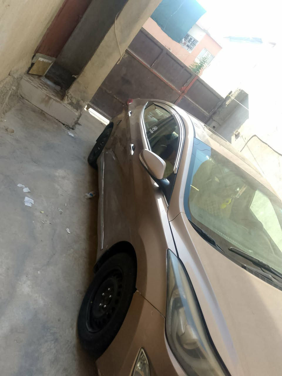 سلام عليكم 
للبيع أنترا 2015خليجي فول مواصفات 
والسيارة بسمي مابيها بس بارد وتكحيلات بس 
بصمه سعرها 112 بيها مجال بسيط ***********
