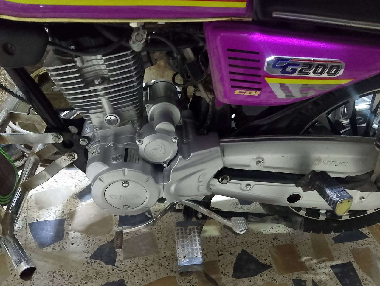 السلام عليكم اخوان
دراجه سافان موديل 2025 لون مميز🩷
دراجه مكينه شعله معدل خير من الله ورقه كارتونيه وحده مكفوله من كلشي مانقصهه برغي كفاله عامه  مكينه 200 ماشيه 3000(السعر 780 وبيهه مجال للطيبين) 
العنوان ديالى جديده الشط 
الاستفسار ***********
