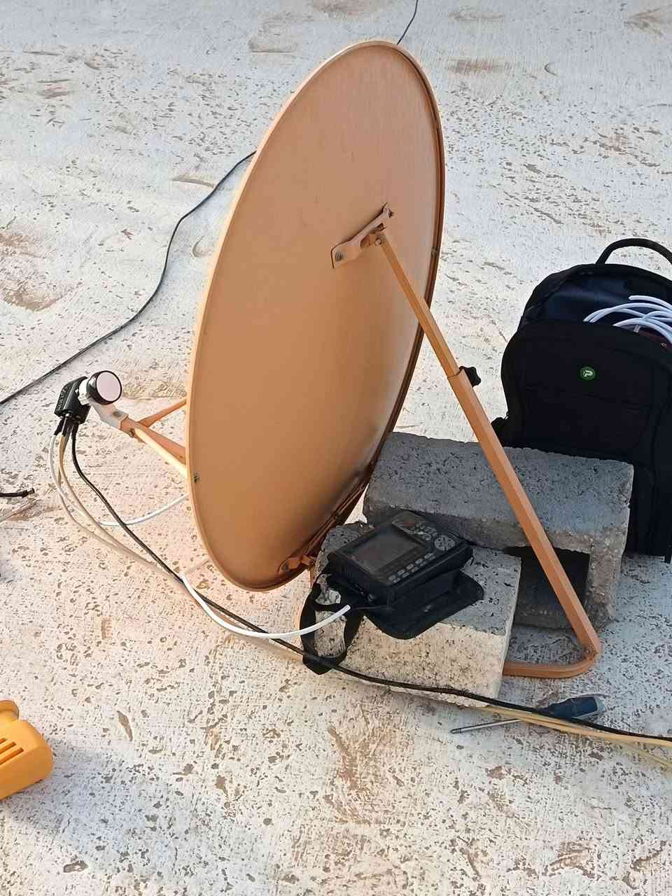 السلام عليكم اخوان يوجد جهاز لضبط اشارة صحن الستلايت (رمضان كريم)(***********)
