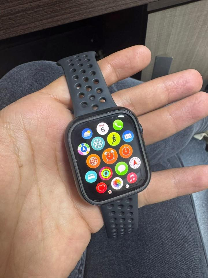 السلام عليكم عندي ساعه ابل الجيل السابع نايك ساعه بطاريتها 85؜ لون اسود عنواني البصرة القبلة 
***********
