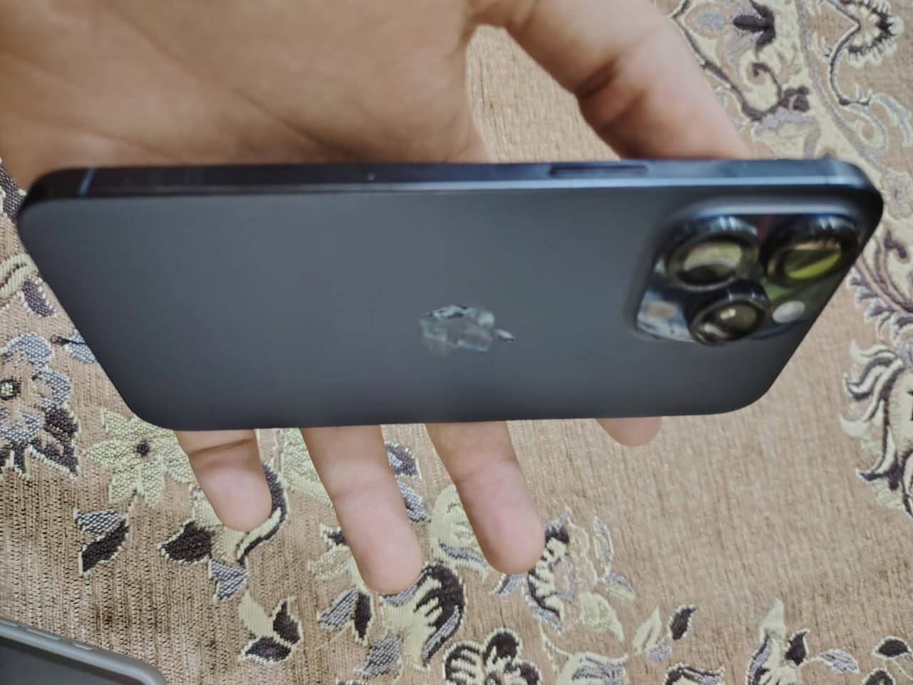 السلام عليكم مبايل آيفون 15 برو ماكس جهاز نضيف وتر بروڤ جهاز ما مفتوح لون اسود كامل ملحقات بطاريه 86 السعر مليون و 100 وبي مجال رقمي *********** مكاني بغداد الشعب
