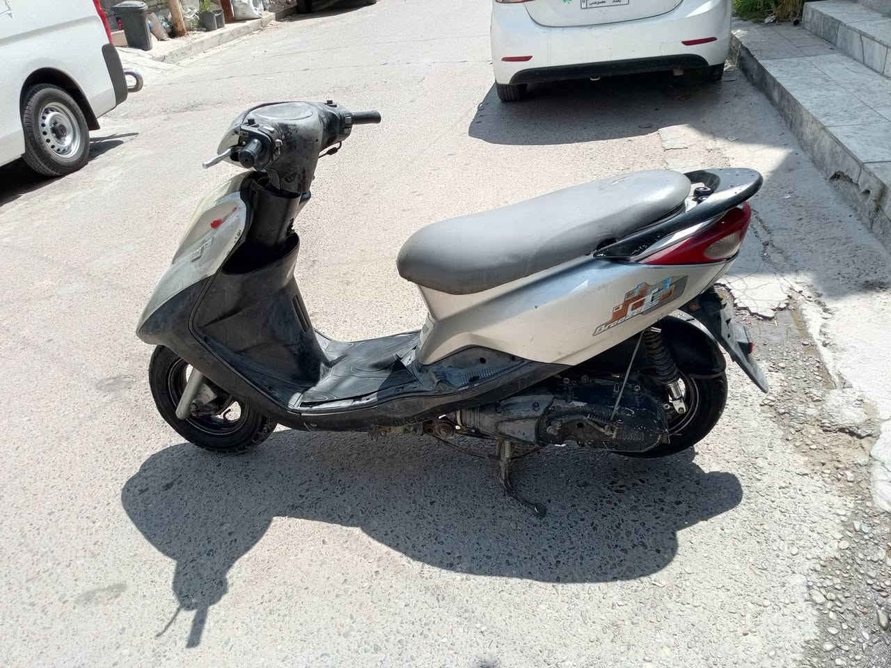 السلام عليكم مستعجل عل بيع  بريز محرك ناعم لانضوح لاتبخير لاتنقيص شلعه ومعدل طياره كهربائيات كلها شغاله نكره سلف اشاير هورن لايت عالي ناصي عيبها شوته طايحه بالشارع وسبرنكه هندر فالته بس تشتغل هندر وسلف وعلي لهذا لسبب ابيعها شغاله ناعمه كوم حديد السعر 350 جماعت ال 250 لحد يدخلي ولحد يتعب نفسه وصير لوتي براسي مع احتراماتي لطيبين مكان بلديات شارع مصرف *********** بي واتساب
