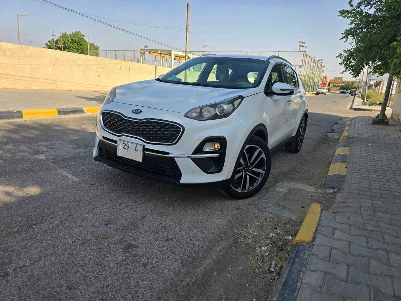 2019 Kia Sportage · Suv · المسافة المقطوعة: 100,000 كم

السلام عليكم ورحمة الله وبركاته 
سبورتج خليجي 2019 مكفولة عدا رصعتين وشخط موضحات بالصور محرك 2000 دوش سيارة نظيفة كلش ماشية 100 الف كم قابل للزيادة مكانها مركز مدينة الكوت السعر المطلوب  200 $ للإستفسار أكثر الاتصال بالرقم *********** Singapore
