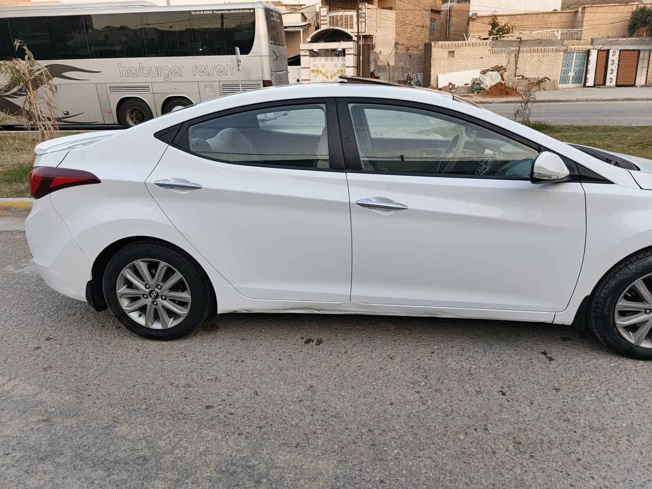 سلام عليكم النترا خليجي مديل 14 شكل ال16 مكينه 1800دوش رقم كربلاء إنكليزي سنويه بسمي ل2031 هزه جديده سنويه جديده السياره كفاله ما عده صبغ بلبنيد فقط بدون ضربه تخم تاير جديد حدايده جديده تبريد شغال مكاني كربلاء سعر 127 وبيه مجال حك الجيه رقم ***********
