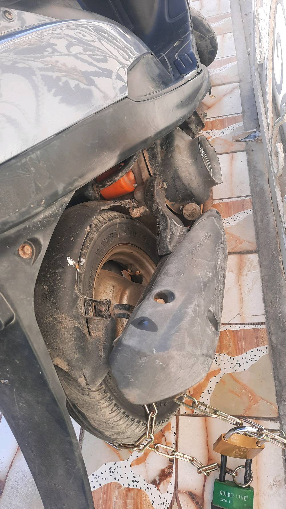 دراجه ماكس عدلة (تجفيت جديد ماصارلة ٣ ايام بوشه ٤٩ + منظف كابريتر و مسوي ادمة على الكلجات + كهربائيات شغالها كلها البكلايت الخلفي و الامامي و الاشاير + دشبول جديد الكيج مال بانزين شغال بس مال السرعه ناقصه بس قمجي + كفرات تجارية ) الدراجه هندر واحد فقط تشغل و تطلع و شادلها سلف و باتري  جدد بس يأخر هاي عيبها بس دراجه عارضها ٣٥٠ وبيها مجال جيب فيتر و تعال مكاني دورة هذه رقمي فقط واتساب ***********