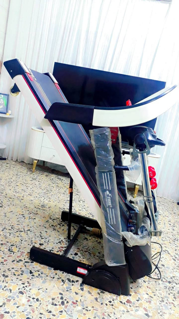 جهاز جري جديد مامستخدم دبل موطور جبلي صناعه فرنسي سرعه 140 يحمل وزن 180 جهاز ضخم بي جهاز رجاج تكسير الشحوم بي شناو بطن بي شاشه سعرات حراريه قياس نبضات القلب والمسافه بلاتوث السعر 270 بغداد الشعب ***********
