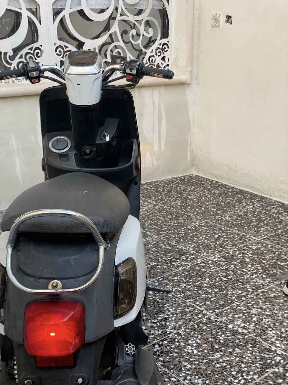 سلام عليكم ورحمة وبركاته 
دراجه ماكس بوليس مسطره ناعمه شلعه معدل 
نظافه 90%
مكاني بغداد الخطيب 
سعره الدراجه 750وبها مجال بسيط
  ***********رقم متواجد واتساب
