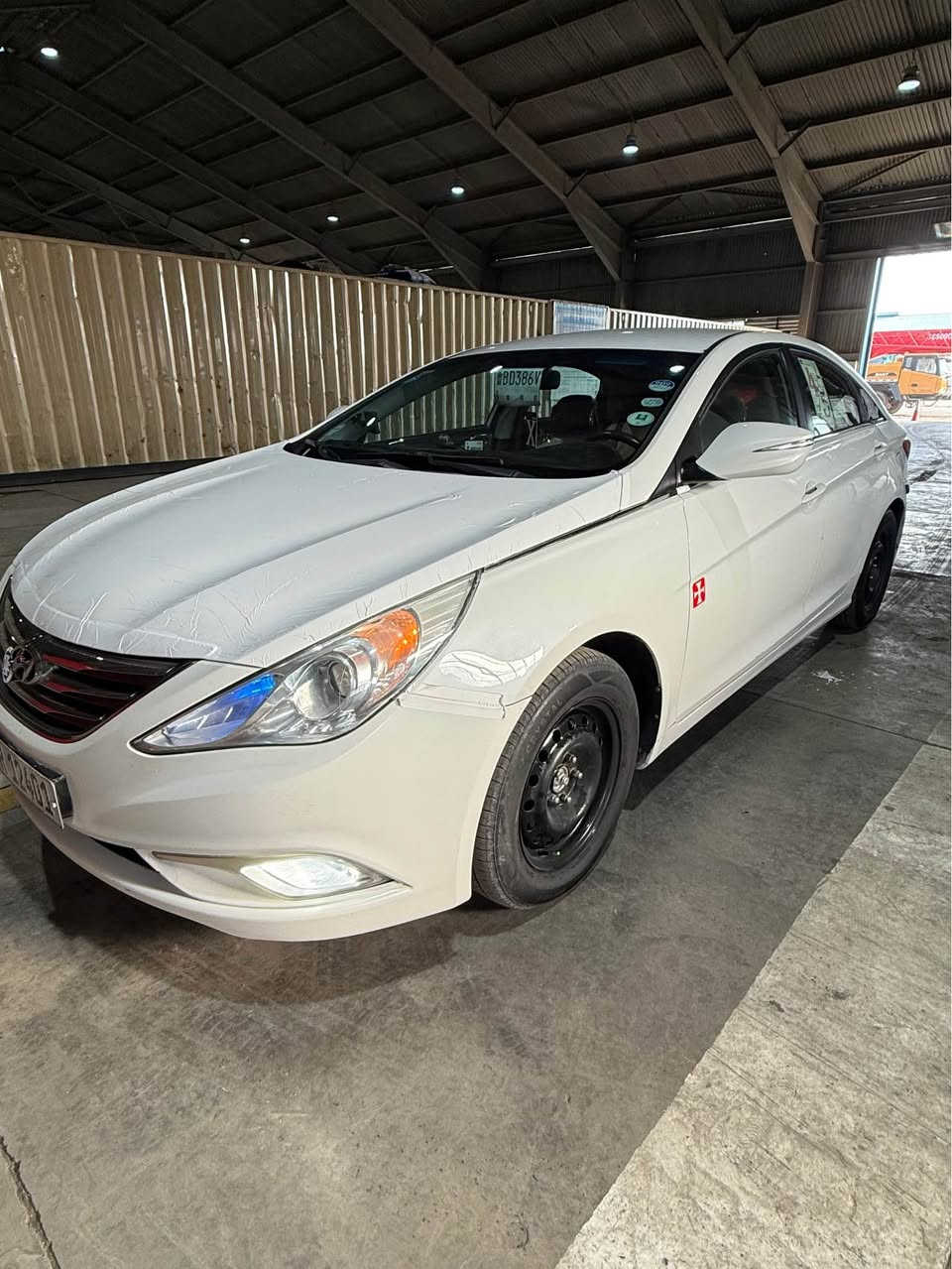 سلام عليكم. سوناتا ١٤ ما مكفوله من لصبغ اكفلك من لكصه ول ضربه وارد كوري لسياره بأسمي. حداديه تخم تاير مكينه جديده تبريد كامله من كلشي مابيها ايي نقص. 

عادي مراوس. سعرها ١٢٥ بيها مجال. 

واتساب *********** Singapore
