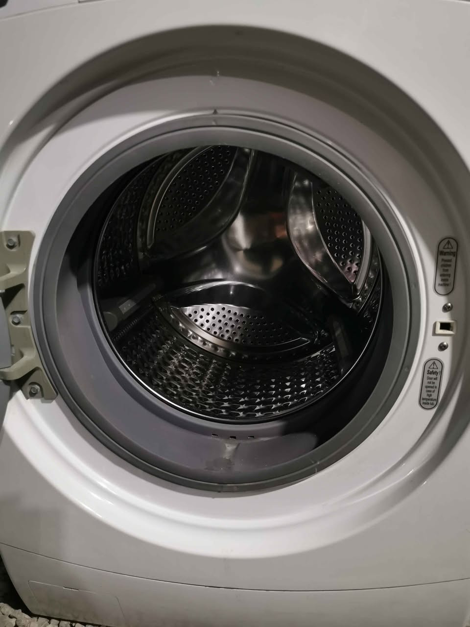 غه ساله ي gorenje  ايتالي 12 كيلو به شه رت ماتوري درايكت دريفه تواناي وشك كردنه وه ي سه د له سه دي هه يه به هه لم خه زني تيدايه ده تواني چونت بويت به رنامه كه خه زن بكه ي له كاتي ئيش ده تواني ده رگاي بكه يته وه جلي زياتري تيبكه ي شتيكي شازو نمونه يه نرخي 160 هه زار شوين حاجياوا *********** رانية, السليمانية
