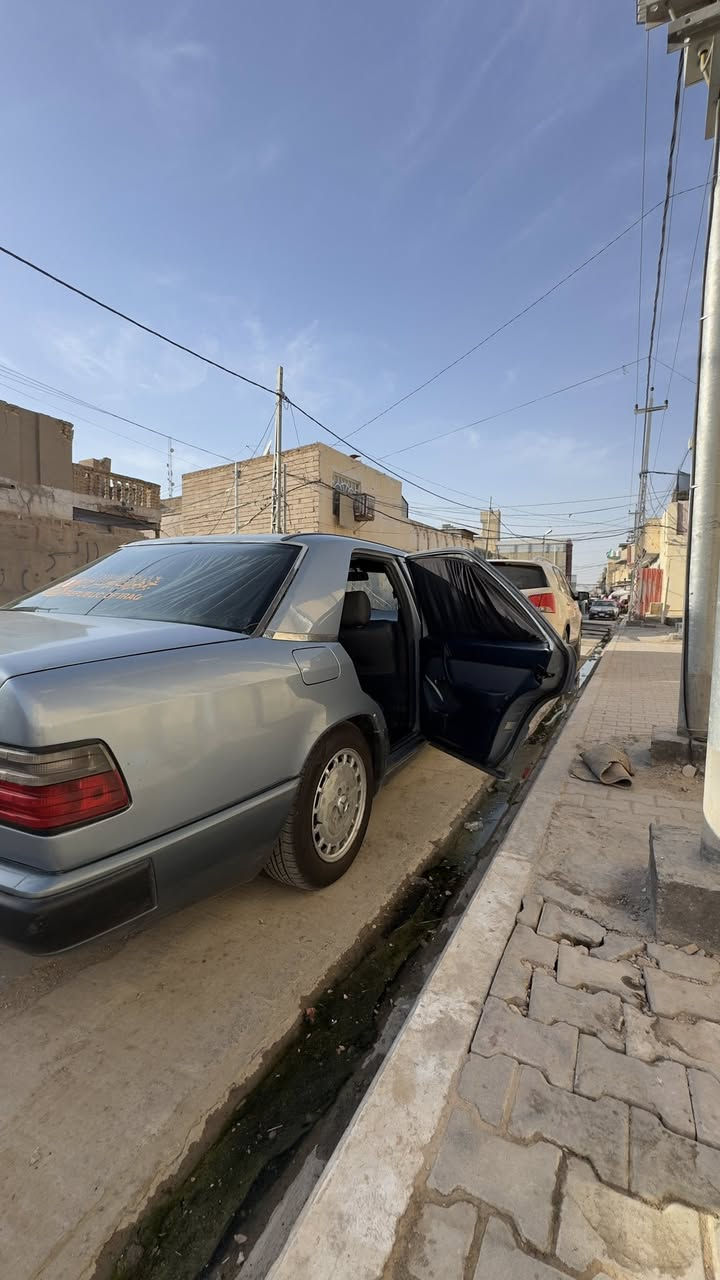 مارسيدس دب موديل 1988 مصبوغه عام
قواعد دبل جدد لامصلحات ولاملعوب بيهن براكيت وشواصي نظاف حداديده جديده منفوظه من الطول للطول 
محور مكينه وكير ياباني رياضي  لاصرف ولاتنقيص ولابخار
بطيخات للصالنه وكعكات جدد 
تخم تاير جديد ويل كب بلادي جديد
غرفه نظافه 80‎%‎ 
فتحة سلايد شغاله 
جعمقه جديده 
منضومة بانزين جديده ستوني مسويله ادامه 
سيرفس كامل للمكينه بلكات وبخاخات ودكشن بارد جديد راديتر ستوني مبدله جديده تبريد منظومه جديده   كافة تفاصيلهه مذكوره وتجي وتشوف بعينك للاستفسار خاص او الاتصال *********** 
السعر63$$ ورقه مكان السياره النجف او كربلاء
