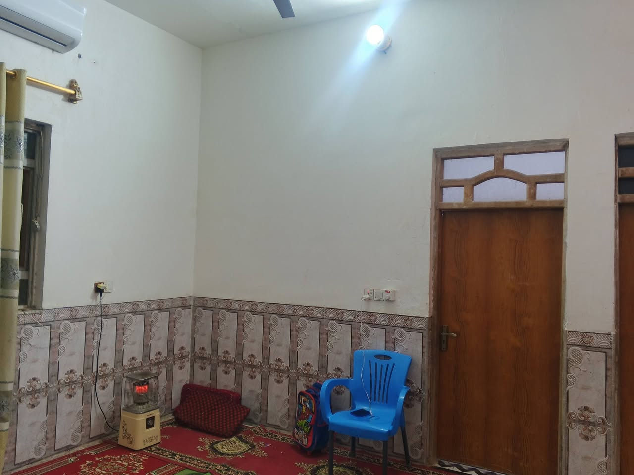 بيت طابو صرف مساحه 200 غرفتين وصاله ومطبخ وديوانيه وصحيات وساحه جبيره وحديقه لبيت حديث بناء طابوك رباط سوق الشيوخ الحي العسكري قرب مدرسه نهاوند موقع حلو وخدمات كامله راح اصير تبليط سعر 63
وبي مجال ***********
