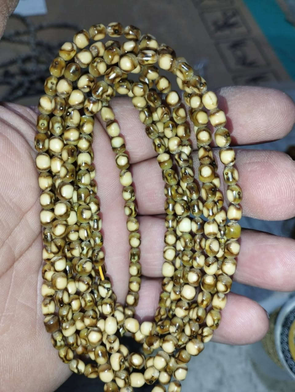 بۆ ئەم جەژن و بەهارە تەزبیحێکی شازت لەدەس نەبوو جلە کوردیەکانت لەبەر مەکە !!!!!!!!!!!!!!!!!
 هەموو جۆرە تەزبیحێکی شازو دەگمەن لای ئێمە بەردەستە 

گەیاندن هەیە بۆ هەموو کوردستان
***********
***********
ڤایبەر وەتساپ بەردەستە
