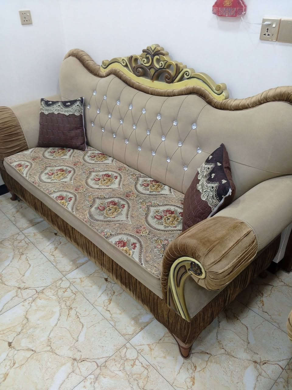 البيع تخم ٧ مقاعد العنوان الكريعات ***********
