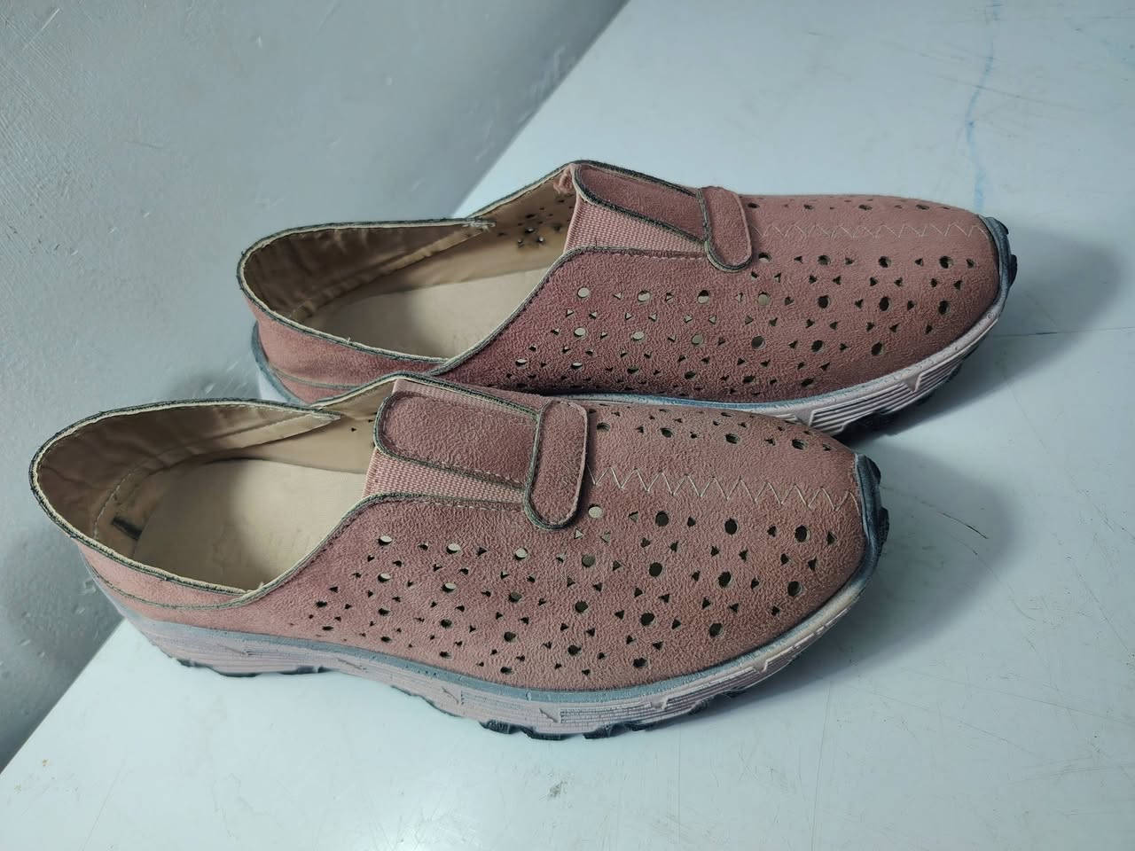 ٣ احذية كلهن قياس ٣٦
وزن خفيف جداً 
١٨ مع التوصيل 
للحجز واتساب ***********
