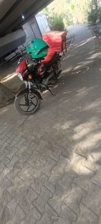 شباب دراجة بوكسر موديل 21 كدامك مابيها نقص بس مجفتها قبل فترة وبيها صو...