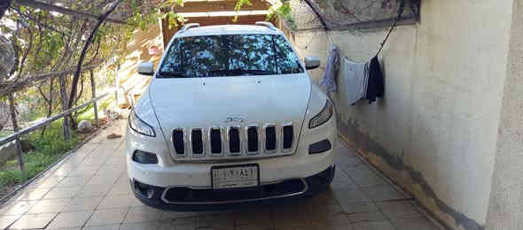 السلام عليكم من رخصت الادمن سياره جيب بزون موديل 16رقم انبار بأسمي سياره بعد احله من صوره جاهزه ضررها بامريكه جاملق مواصفات كشانه جلد كهرباء حساسات بصمه بوب بصمه ماشيه 15الف
