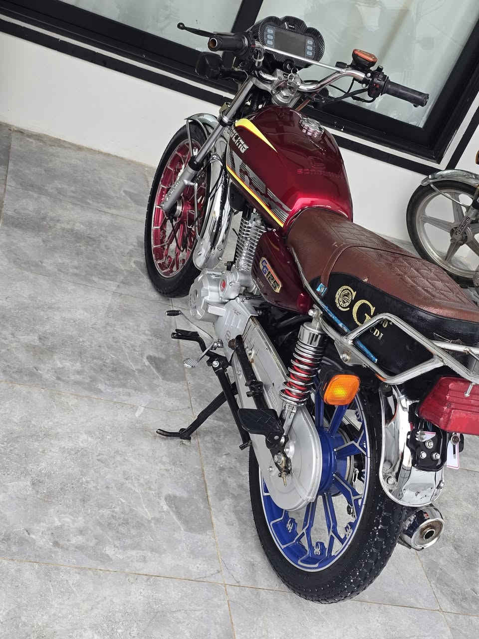 سلام عليكم للبيع موديل 2024 موطور نضيف 
بس بي الكير الثالث بي صوت بي منفيس كهربائياته شغاله سعره 370الف شراي اتصل ***********
