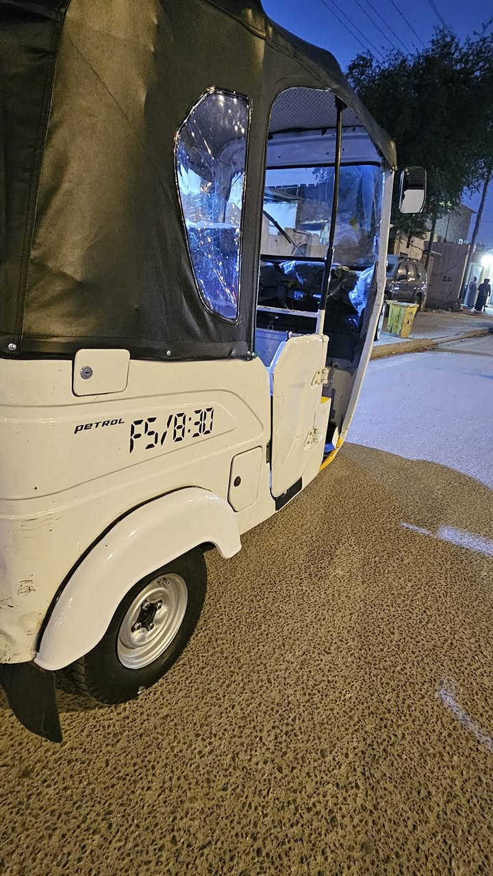 تكتك باجاج موديل 22رقم وسنويه بيها طكه بصيطه بلغد لايمن ولباقي كفاله مكينه مفتوحه ناعمه وحلوه لا تنقص ولا تبخر كهربائيات كلها شغاله تكتك جاهزه مجهزه مال جناي السعر 6800مكاني بلبصره بلحيانيه وهاذ رقمي ***********
