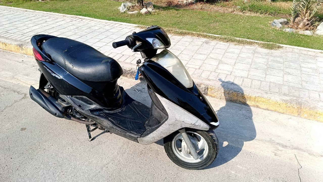 دراجه بريز كابريتر  نظيفه رمبه مكفوله من كلشي 
كهرباء كله شغاله محرك ما مفتوح لا تنقص ولا تبخر 
مكانس بغداد. الحرية للإستفسار الاتصال على الرقم ***********واتساب
