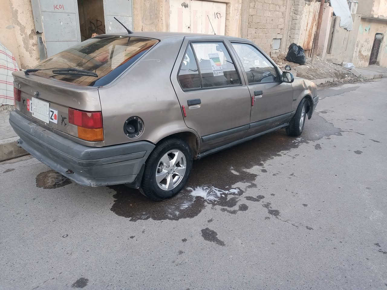 السلام عليكم سيارة رينو موديل 1991 حجم 19 كير ومحرك  زينات كابون بانزين موجود ،سنوية للـ2028 طخم الكدام نظيف وايرمنيا كلها شغاله تدفئة شغاله طخم تاير جديد، بطاين الابواب جدد مسجل+سماعات ،شغالات السعر  23
العنوان الموصل الجانب الأيسر 
***********
***********
