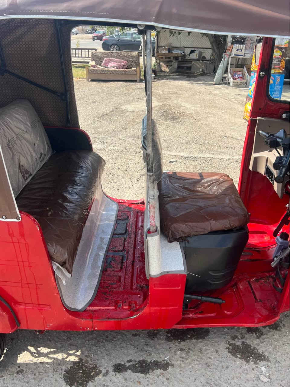 تكتك موديل 18نضافه مثل مشوف بعينك عل فحص كهربائيات كلهه شغاله تايرات جدد دواسات موجوده جدد كامله مناقصه شي مستعجل عل بيعه ***********مكان بغداد الطالبيه Colombo, Sri Lanka
