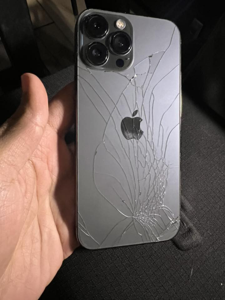 السلام عليكم
ايفون ١٣ برو ماكس ذ٢٥٦
اللون اسود
مبدل بطارية تفصيخ مشحونه بس ١٢ مرة تقرة ١٠٠ تترحملي عليها
ومبدل كامرات من ابل

وضهر مكسور

اريد اراوسه ويه ١٤ برو ماكس هم لون اسود
او ١٥ لون اسود
وانطي فرق
مكاني بغداد الكرادة
بدون ملحقات فقط كيبل

***********
واتساب
