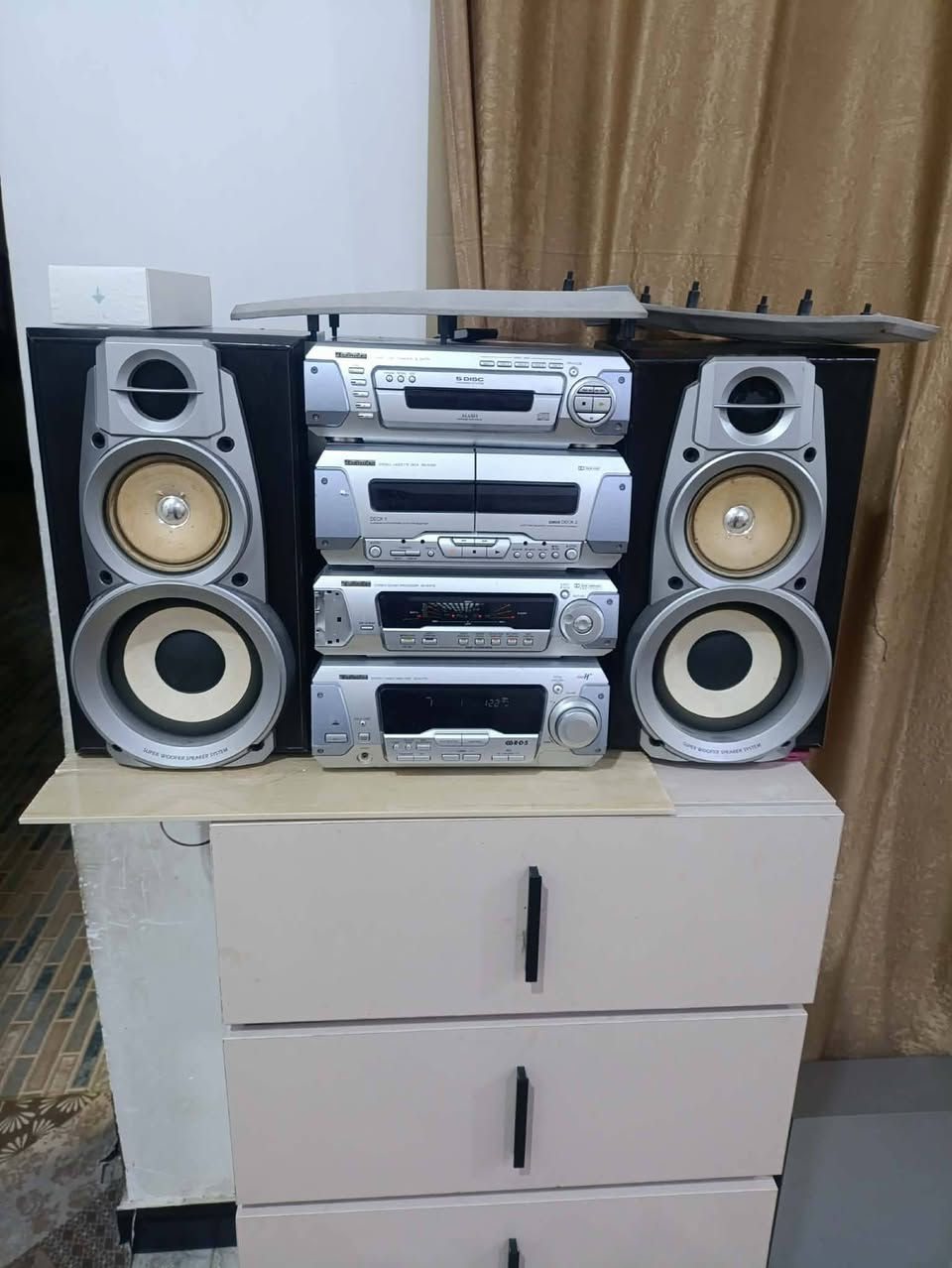 سستم تكنكس ياباني شغال راديو مسجل اوكس  السعر 200التواصل  على الرقم ***********
