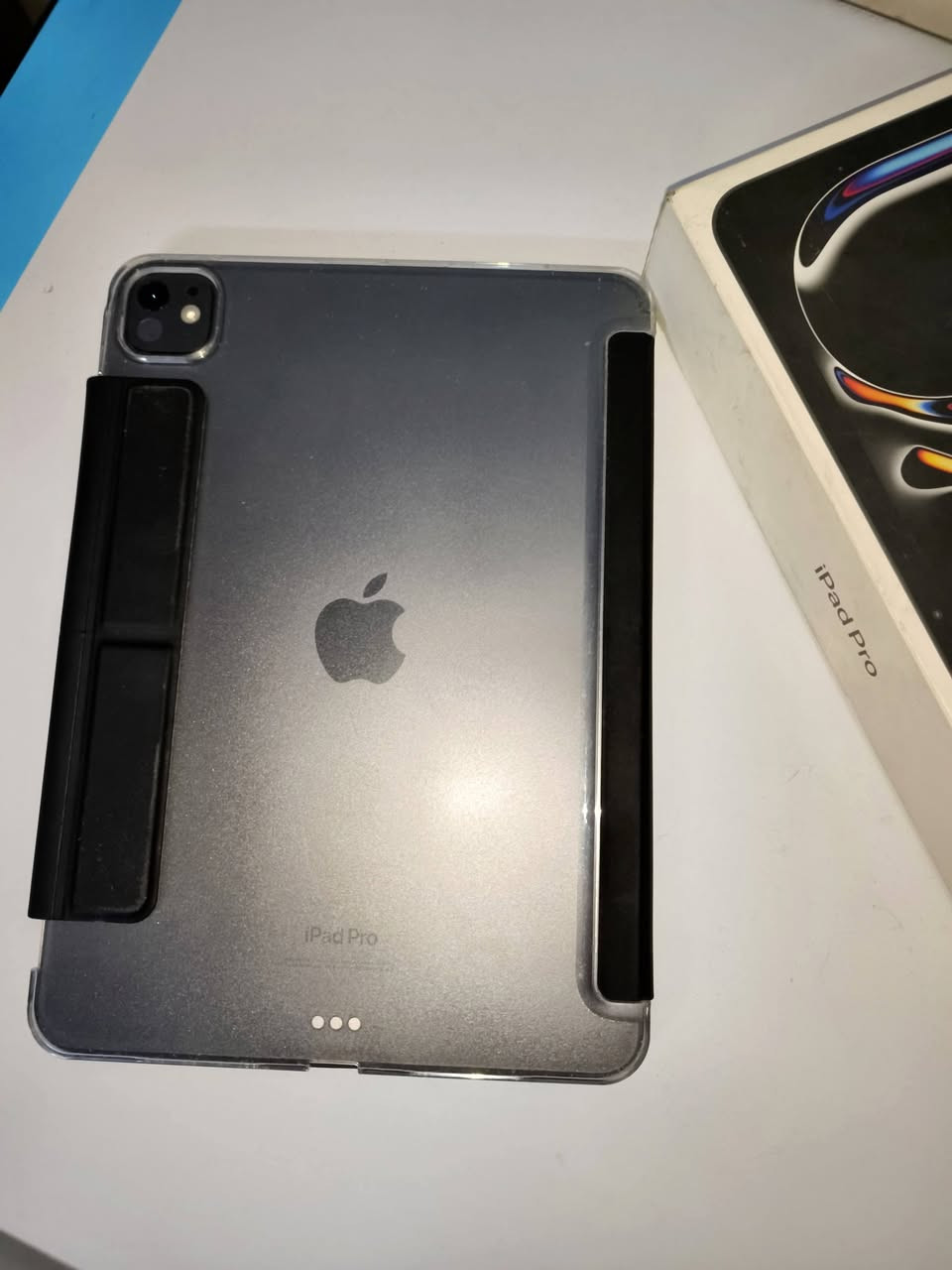 ايباد pro 11" M4 256GB
جهاز نظيف جدا ومحافظ عليه ومكفول من كل شي 
بطارية 87 
مع حافظة اصلية من keephone 
ولاصق حماية اصلي 
 والكارتون الاصلي وكيبل الشحن فقط
السعر  950 الف وبي مجال جدا بسيط 
مكاني السعدون او العبيدي 
للتواصل 
***********
