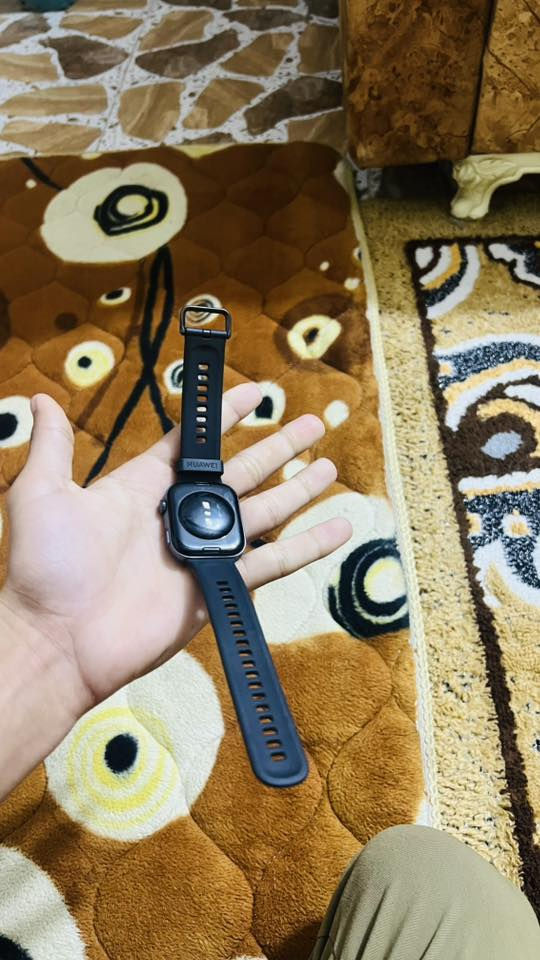 🔥 للبيع ساعة Huawei Watch Fit 4 🔥  

⌚ ساعة ذكية حديثة ونظيفة جداً  
✨ شاشة كبيرة 1.82 إنش AMOLED واضحة حتى بالشمس  
🔋 بطارية قوية تعيش لحد 7-10 أيام  
📞 تدعم المكالمات والاشعارات  
🏃‍♂️ أكثر من 100 وضع رياضي + GPS مدمج  
💓 قياس نبضات القلب + الأوكسجين + النوم  
💧 مقاومة للماء (مناسبة للسباحة الخفيفة)  

📦 الحالة: (مستخدمه قليل 🎨 اللون: (اسود مع تيتانيوم)  

💰 السعر: (170 ألف قابل للتفاوض)  

📍 الموقع: (الحله مركز)  
📞 التواصل: ***********  
بدون ملحقات

