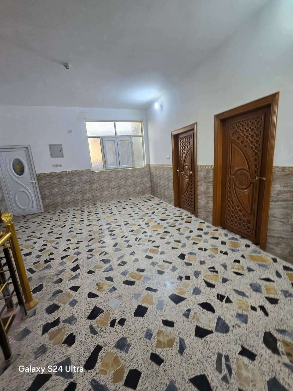 بيت لبيع بشارع المطار القديم المساحه ١٥٠متر طابقين كونكريت مسلح شغل درجه اولى يحتوي على غرف ٦وصالات ٢ومطبخ وتخاريج عدد٣ وستقبال ومكشوفات٢ وطارمه السعر ٩٥وبي مجال قليل   لشراي مكتب بركات ام البنين قرب اسواق فدك بشارع المطارالجديد *********** مكتب بركات ام البنين قرب اسواق فدك مقابيل شارع السبيس
