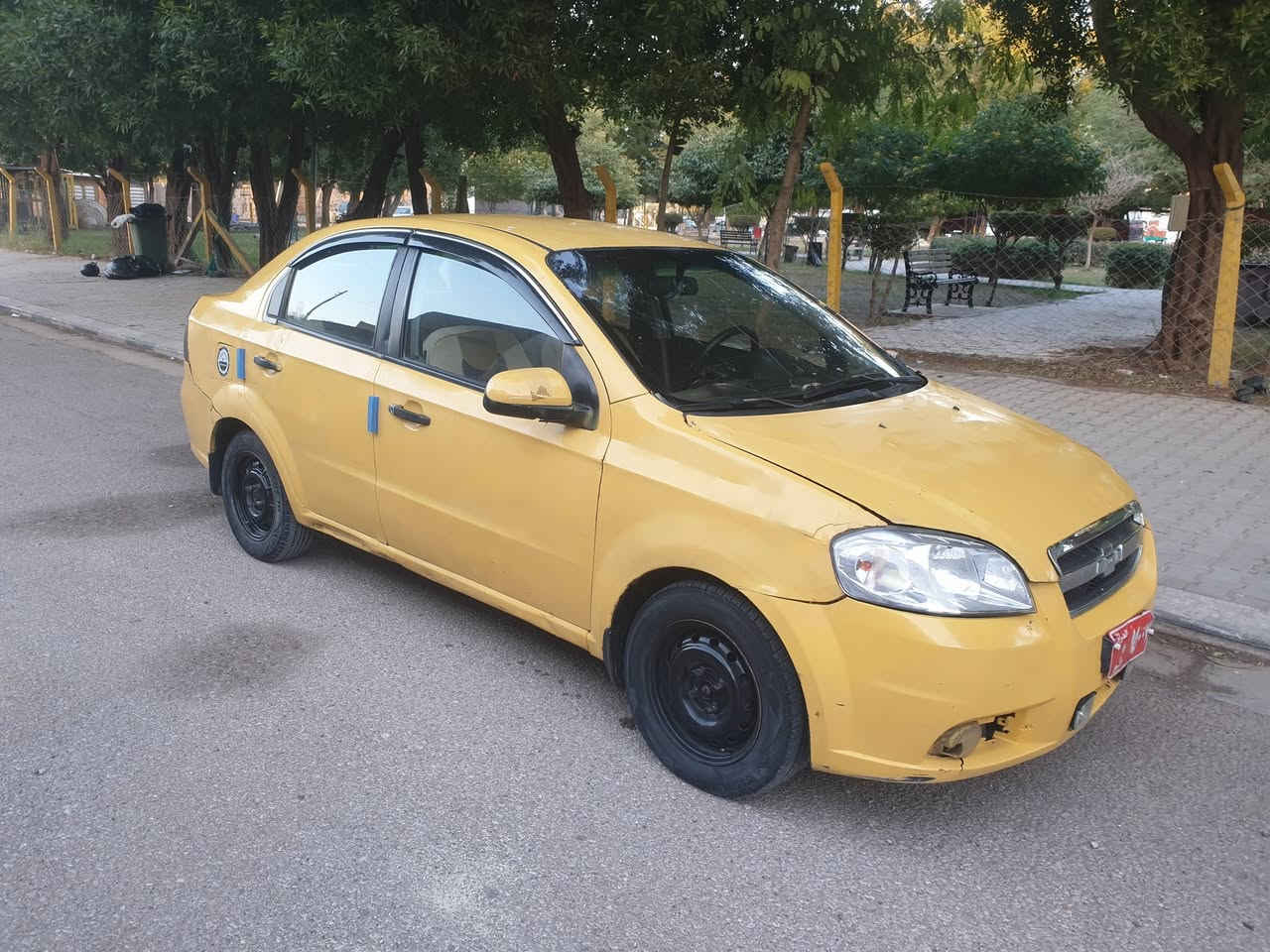 السلام عليكم 
للبيع 
افيو 2009 رقم انبار راعيها بنجف
كير مكينه مسكر شرط
تبريد شغال
تخم تايرات جدد باتري جديد
كهربائيات كلها شغاله 
حداديه جديده
غرامات على المشتري 
السعر 25 بيها مجال بسيط
العنوان النجف
***********
