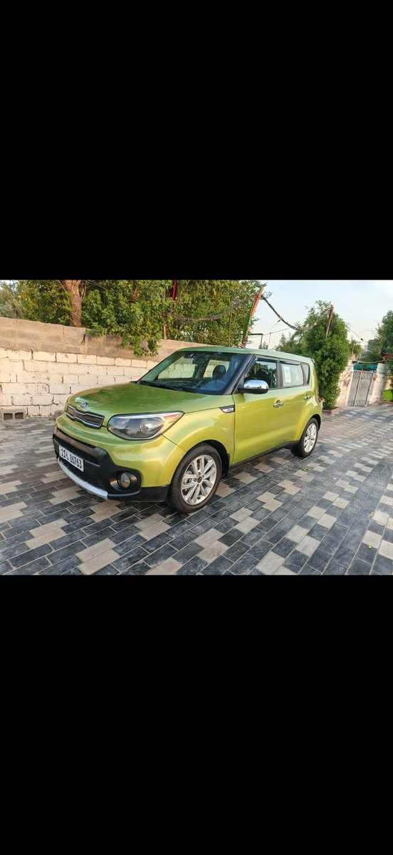 سلام عليكم كيا صول 2018 امريكي مكينه 2000 ماشيه 100سياره خير من الله مكينه وكير كله بلادي بدون ايرباك بدون دواخل مكفوله لغد وشاصي مناقصها شي رقم بغداد باسمي مابيها غير حادثها مكان السياره بغداد العطيفيه السعر 120بيها  مجال للاتصال***********
***********
