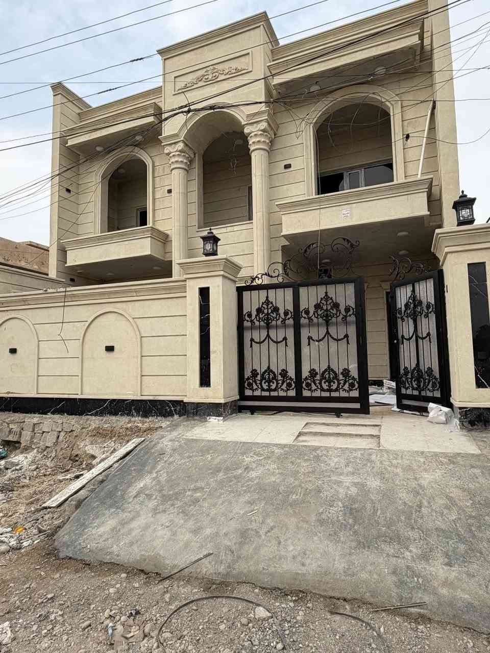 دار للبيع القادسية حي الشهداء
الدار صفر شارع ٢٠ متر 
الدار ١٥ يوم تستلم مفتاح
مساحة ٢٠٠ متر ١٠*٢٠ متر
٤ غرف نوم
٣ مجموعات صحية
استقبال وصالة ومطبخ وكراج
الدار فول واصفات شغل جناي
السعر ٢١٠ وبي مجال
للاتصال ***********
مكتب يوسف للعقار
