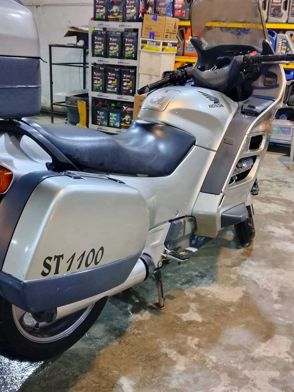 دراجة هوندا 1100 ST التواصل ***********
