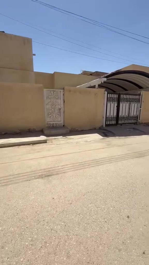 بيت للبيع طابو صرف تحويل مباشر بناء قديم ينباع قطعه المساحه 300 متر العنوان إسكان الصناعي نزله الجامع فرع مهند الكصاب السعر 275 مليون وبيه مجال قليل هاتف صاحب الدار ***********
