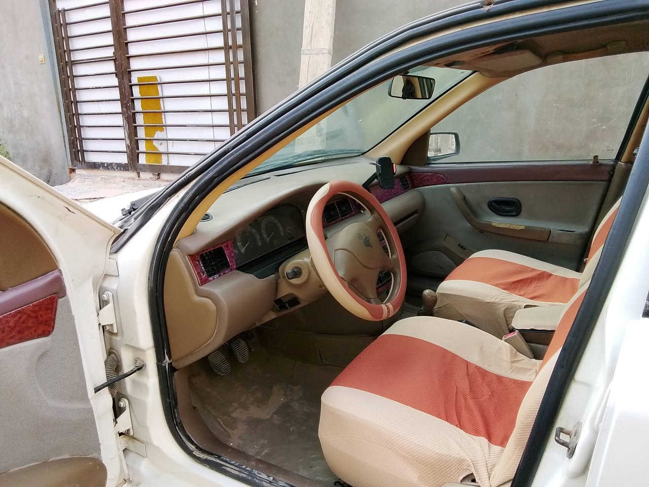 السلام عليكم سمند 2011للبيع رقم جديد سياره نضيفه وحلوه السعر 38وبيه مجال العنوان النجف ***********متواجد فيس واتساب
