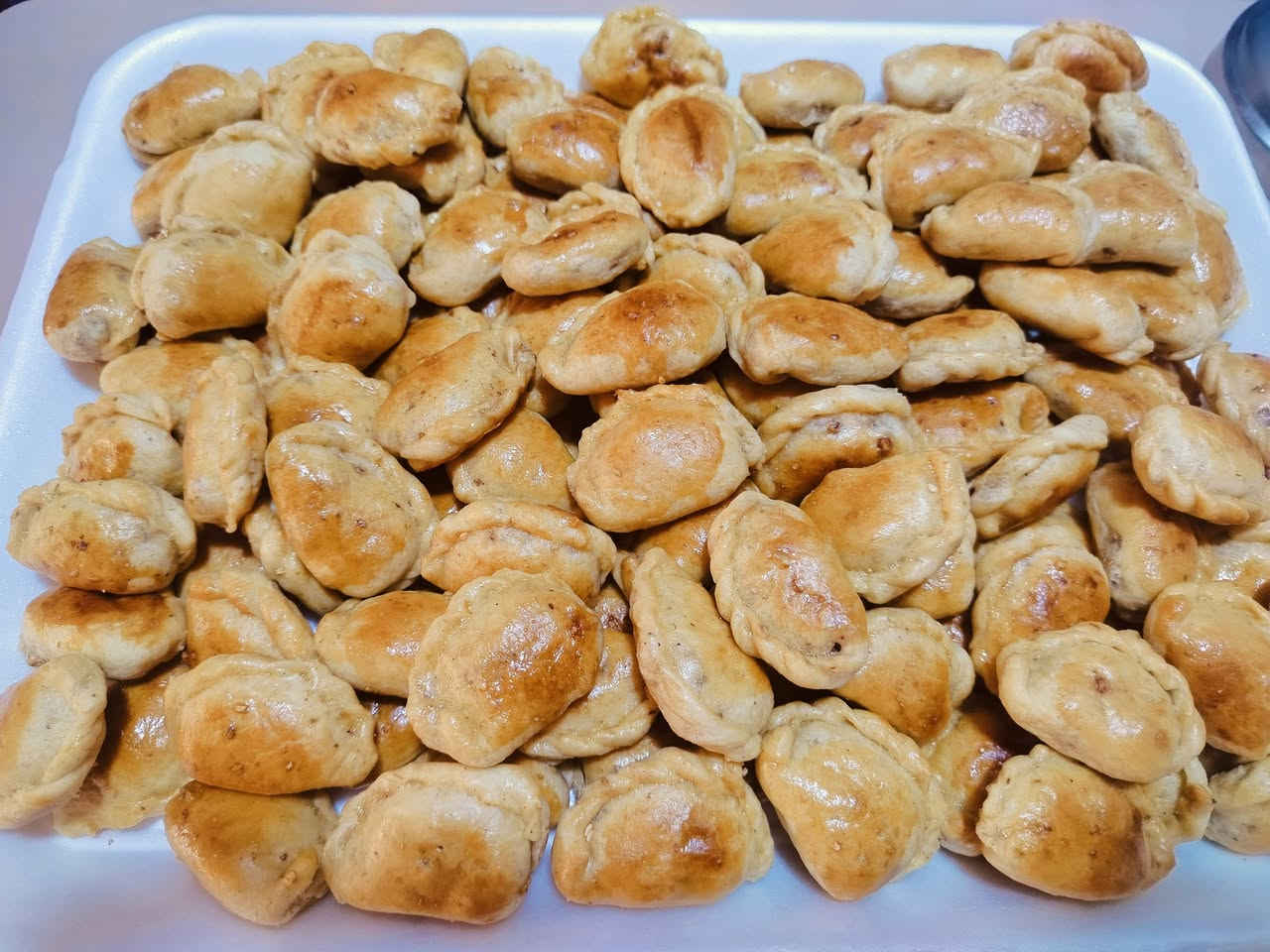 🌸 أهلاً وسهلاً بكم 🌸

إذا مشتاقين للأكلات الموصلية الأصيلة بطعم البيت، إحنا جاهزين نخدمكم بأطيب المأكولات والمعجنات وبأسعار مناسبة. 😍

🍽️ متوفر لدينا:✨ كبّة رز (مقلية أو مجمدة)✨ سمبوسة وبورك (لحم أو جبن)✨ دجاج مشوي على التمن✨ ورق عنب✨ دولمة موصلية دسمة ولذيذة✨ برياني بالدجاج✨ كبّة جريش مع اليبرغ

📌 وبالحجز المسبق:🥟 عروك موصلية🥙 بمبارات مع حمص🍕 ميني بيتزا وصفيحة لحم🥣 شفتايات وعدس🍪 كليجة، شكرلمة، كوكيز، كيك🍮 كاسات حلى، كاستر، ومحلبية

🚚 نوفر خدمة توصيل سريعة لغاية باب البيت.

📲 للحجز والاستفسار:***********أو عبر الخاص والواتساب.

🌷 جودة، نظافة، وطعم يرجعكم لأكلات أهل الموصل الأصيلة... بانتظار طلباتكم. 💚
