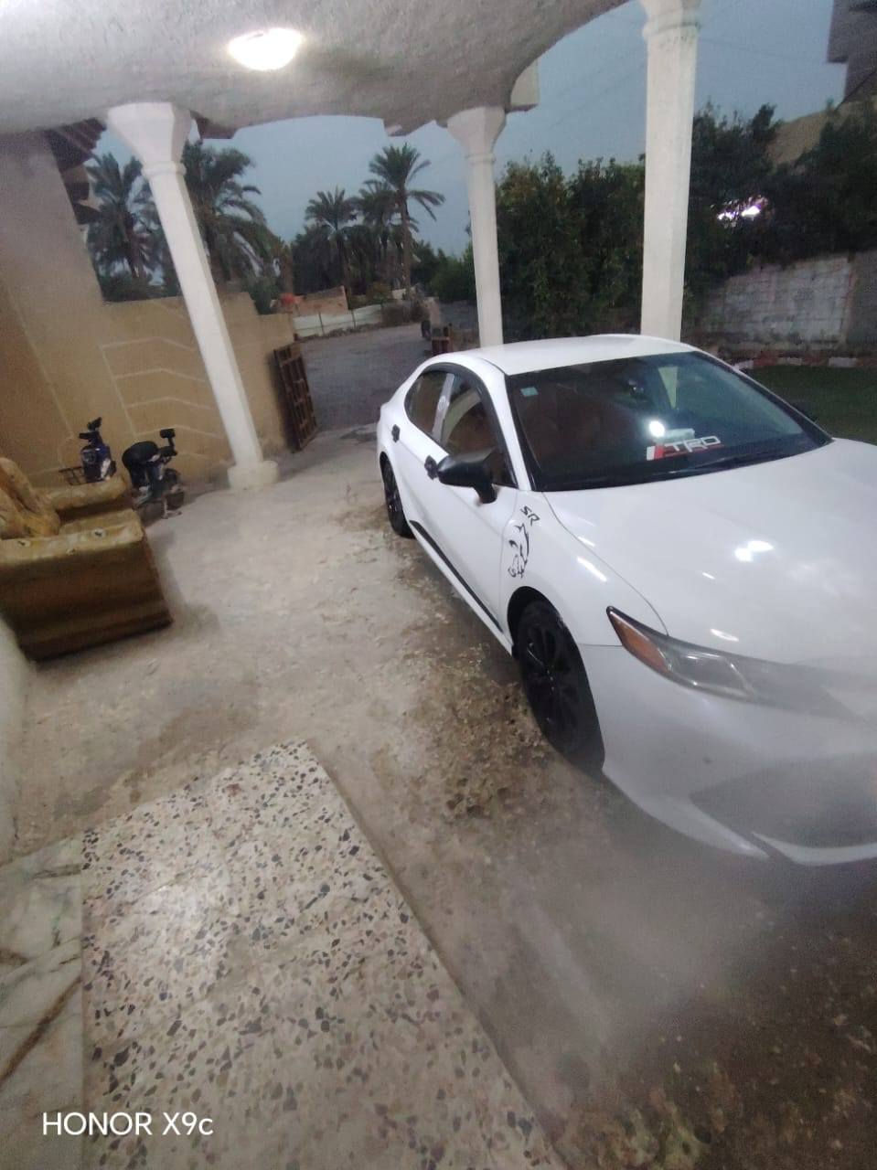 سلام عليكم من رخصة الادمن 
كامري 2018 le
وارد أمريكي 
حادث مثل ماوضح بلسونر والمنشور 
باب وبنيد  تبديل
 وباب وجاملغ صبغ ودعاميات صبغ سياره خير من الله تخم تاير وباتري جديد
 ودوشمه جديد
بكك لايت لد  كشن السائق كهرباء تحكم استيرن شاشه وكامره دواره  محرك ٢٥٠٠ بانزين فقط سياره بسمي بغداد سنويه لل٣١ 
السعر 165$وبيهامجال مكاني بغداد قرب مرور التاجيات هاتف *********** 
***********حامد
