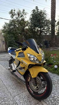 F4i مكينه 600 كير مكينه مكفوله  الدراجه ما بيها نقص برغي واحد وكلشي ما...