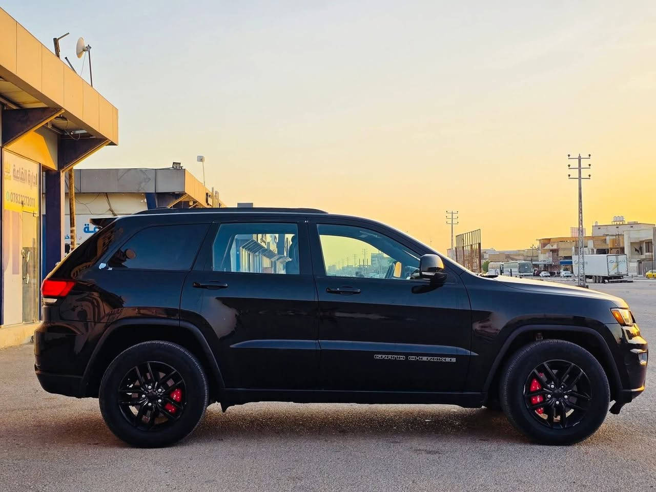 السلام عليكم للبيع جيب ٢٠٢٠
شيروكي فول مواصفات 
رقم بغداد باسمي سنوية وهزة جديدة 
ماشيه ٧٤ الف حادثه بنيد وشوية جاملغ
وبيها بابين كلير من امريكا 
كير محرك مكفول 
مكينه 3600

فتحة قف سلايت

شاشه كبيره

كشنات جلد+تدفئه 

كشن كهرباء

تشغيل عن بعد

صندوق كهرباء

حساس خلفي + كامره دواره

رادار جانبي + خلفي +توقف ذاتي

قطعتين تبريد

السياره تخم تاير جديد باتري جديد 

ادامه كامله للمحرك ترايك مفتوح

مكاني بغداد ، الكرخ 

***********

السعر ٢٠٧$وبيهه مجال للطيبين
